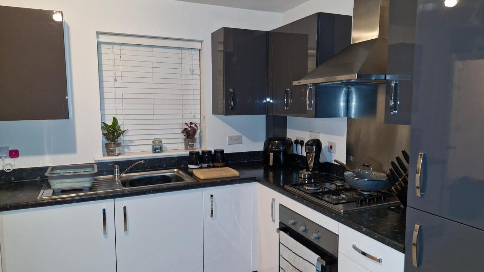 The Lancers - Modern Double Room With En-Suite, Parking & Fast Wifi - Close To Beach Sandgate Exterior foto
